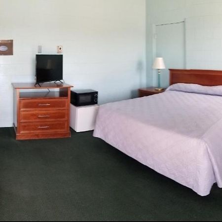 Holiday Host Motel Сонора Экстерьер фото